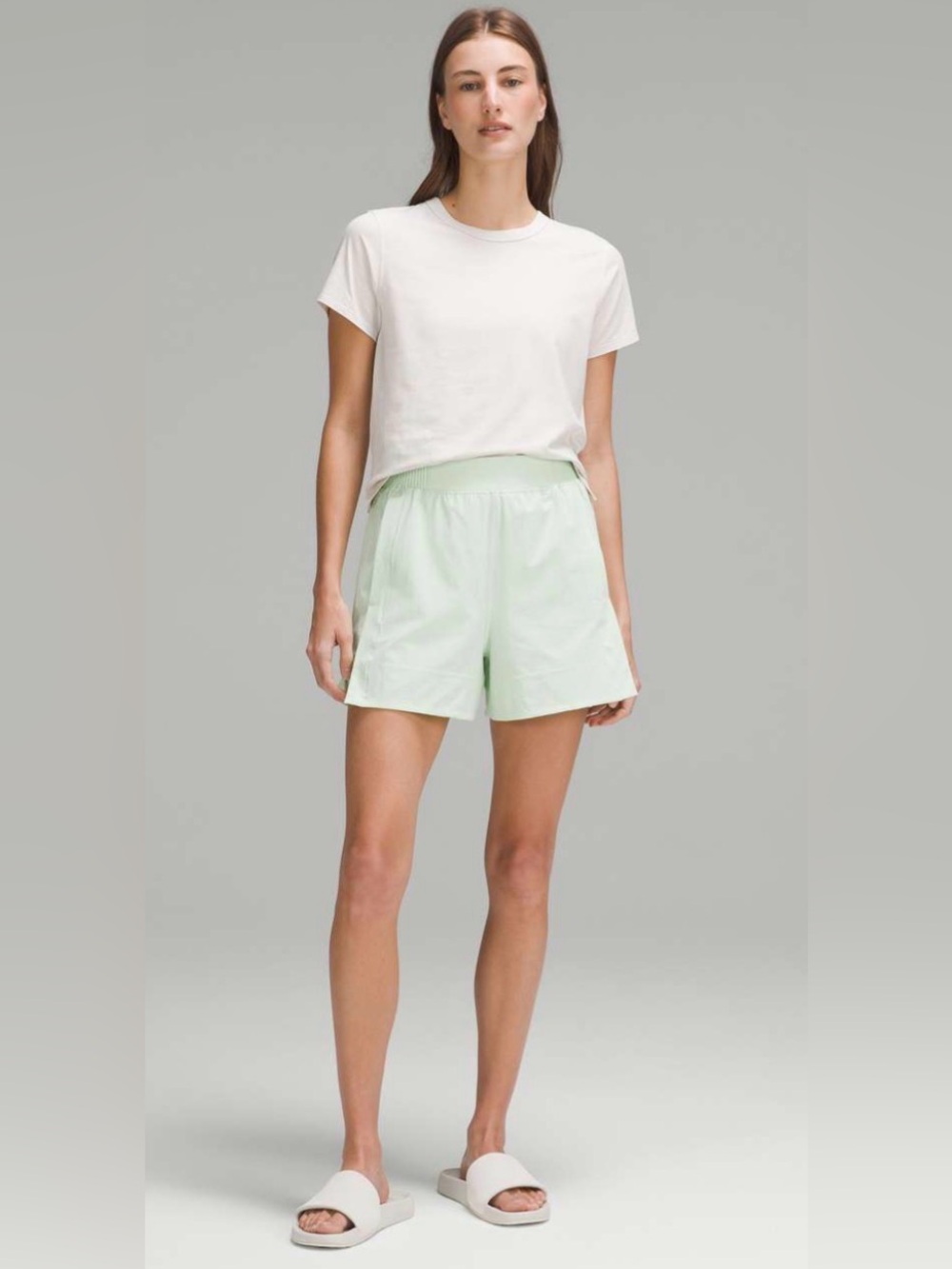 Lululemon Stretch Woven Relaxed-Fit High-Rise Short in Kohlrabi Green Size Small